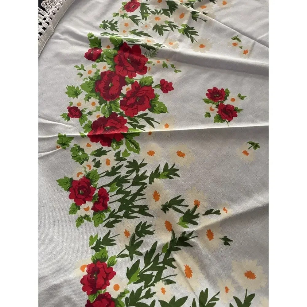 Vintage 1950S Style 60 Inch Round White Tablecloth, Red Roses And Tassels